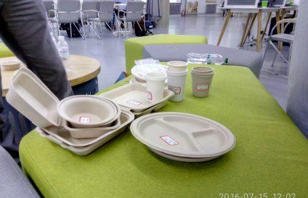 У Києві дослідники розробили екологічний одноразовий посуд з соломи