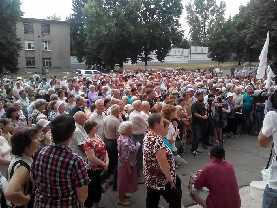 Жителі Дружківки вийшли на протест через нестабільне водопостачання — відео