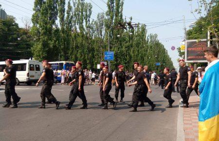 Хід почався: на бульварі Шевченка багато охорони, стрім