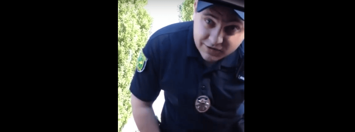 Поліцейський Харкова нагрубіянив водієві — відео