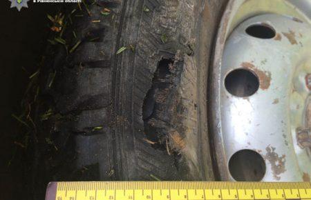 На Рівненщині співробітнику лісництва підірвали автомобіль, фото