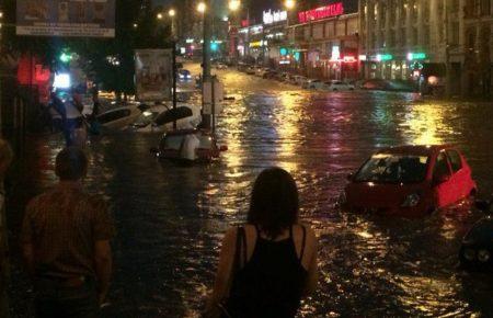 В Ростові повінь, загинула людина, п'ятеро постраждали, відео