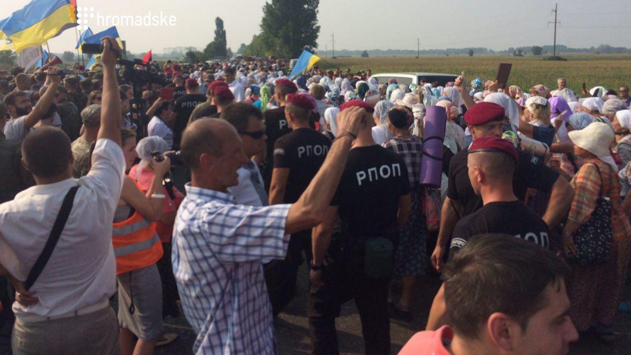 Учасників Хресної ходи не пускали у Київ