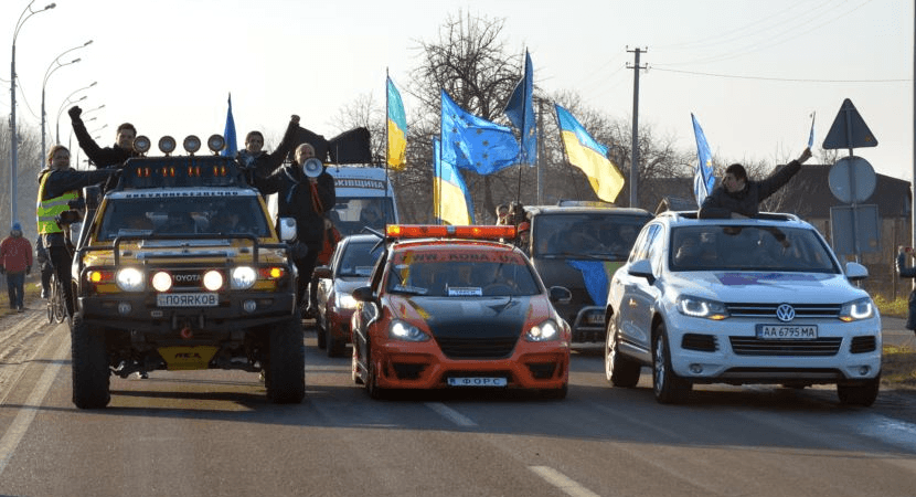 Адвокат підозрюваних у вбивствах майданівців назвав відеодоказ «художнім фільмом»