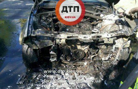 У Києві самозайнялася автівка з газовим обладнанням — фото