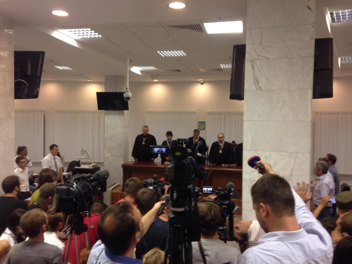 В апеляційному суді рішення по Єфремову зустріли оваціями