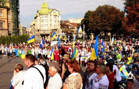 Тато в мене добрий, він був на війні, – донька бійця на святі у Львові