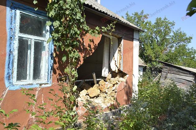 Під Бердянськом БРДМ військових протаранила будинок — ЗМІ