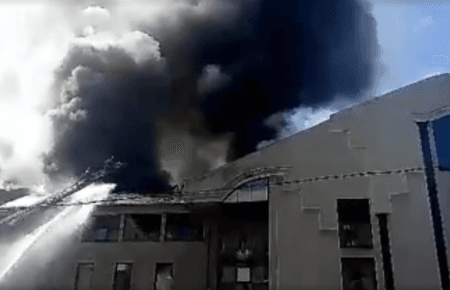 У Донецьку горить будівля офісу Сергія Тарути — відео