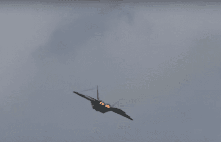 Найдорожчий у світі винищувач виконав на шоу трюк «свічка» — відео