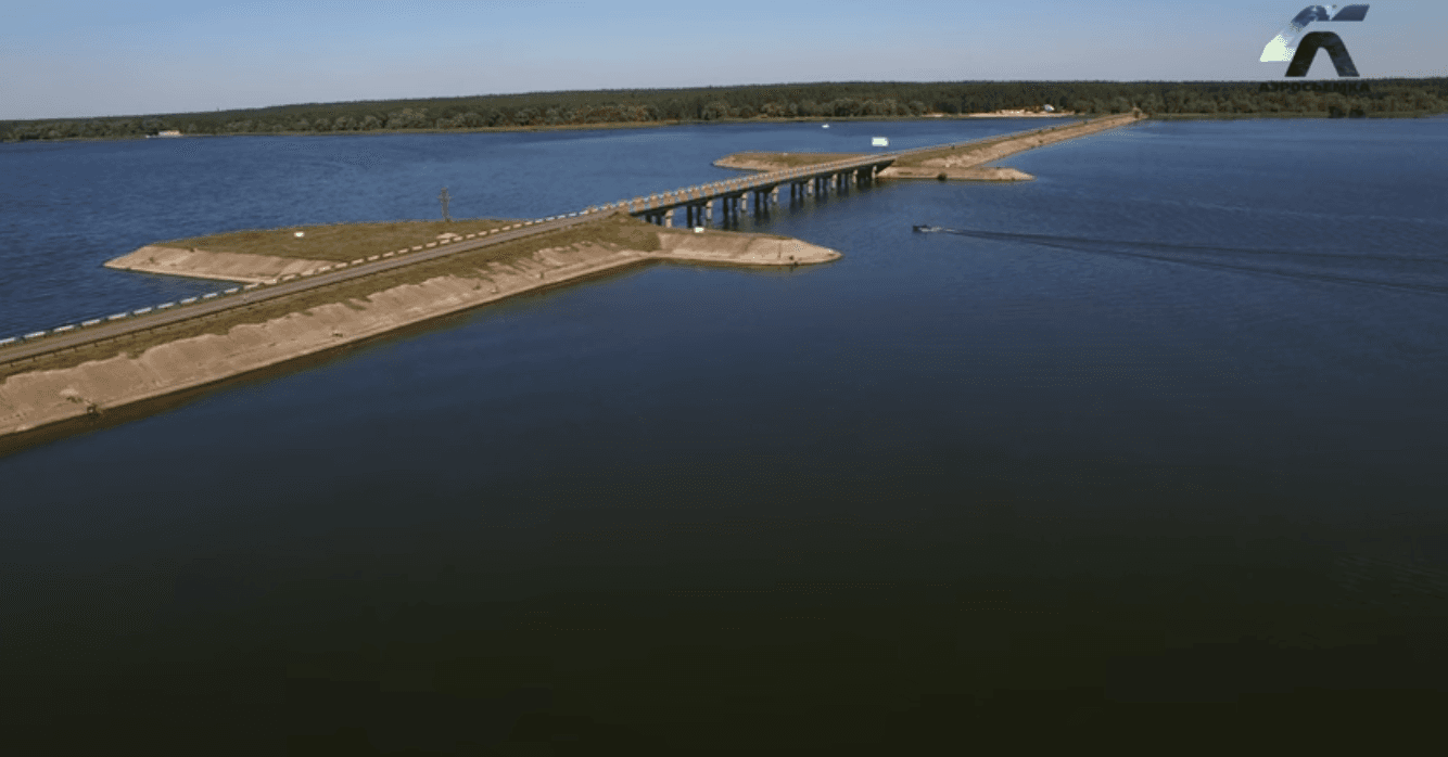 Як виглядає з висоти пташиного польоту Печенізьке водосховище — відео