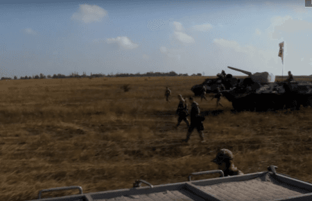 Як бійці «Азову» на полігоні відпрацьовували стрільбу і маневри — відео