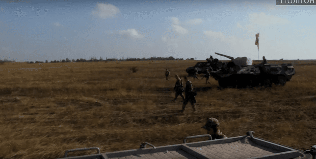 Як бійці «Азову» на полігоні відпрацьовували стрільбу і маневри — відео