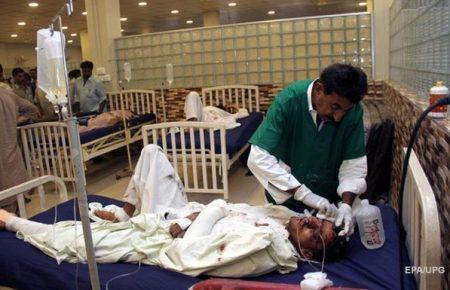 У Пакистані в результаті вибуху біля лікарні загинули десятки людей