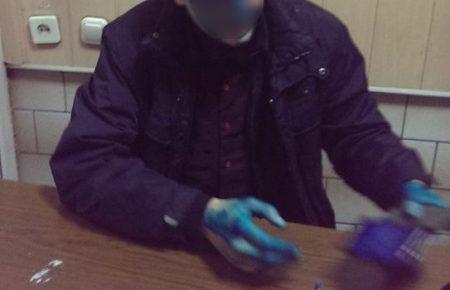 Поки поліція зволікає зі слідством про побиття гея, він рік прослужив в АТО