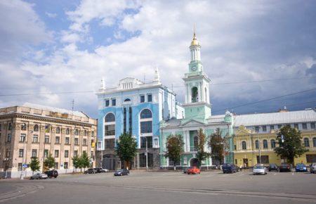 У Києві на Подолі запрацював музичний годинник — відео