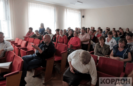 На Волині батьки обурені закриттям шкіл, відео