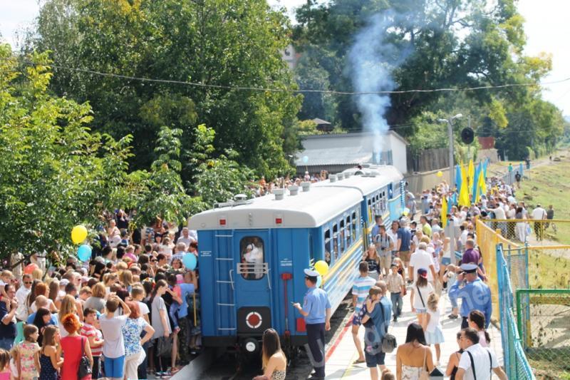 В Ужгороді відкрили дитячу залізницю, фото, відео