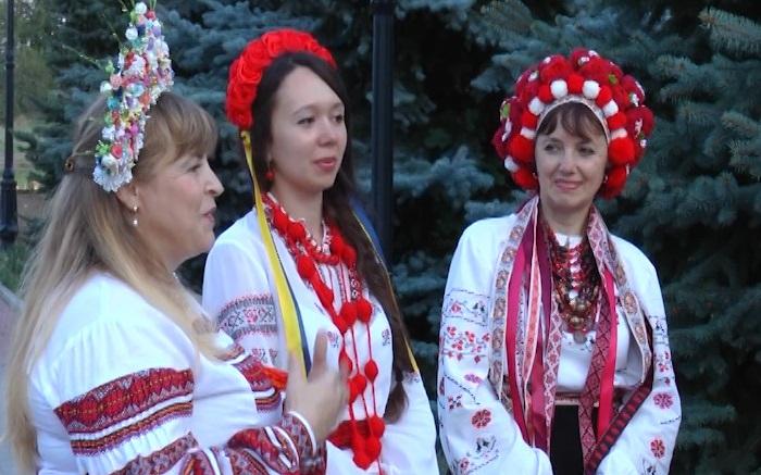 Майстрині з Бахмута зібрали колекцію стародавнього українського одягу