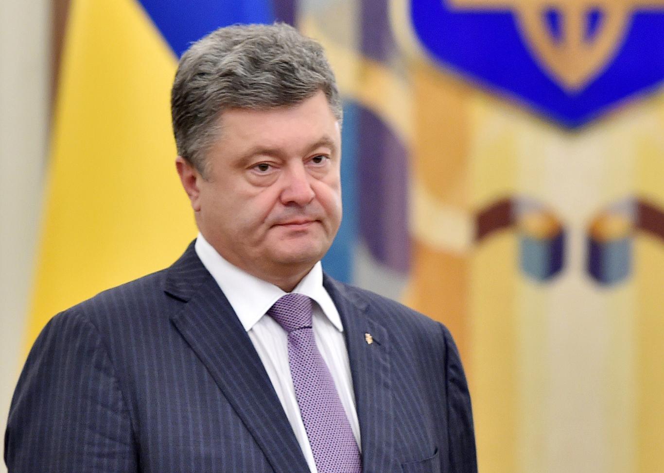 Порошенко ветував закон, за яким бійці АТО могли б розірвати контракт