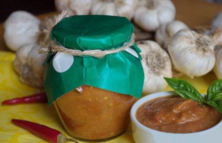 Смачна країна. Ікра баклажанова з грибами та помідорами