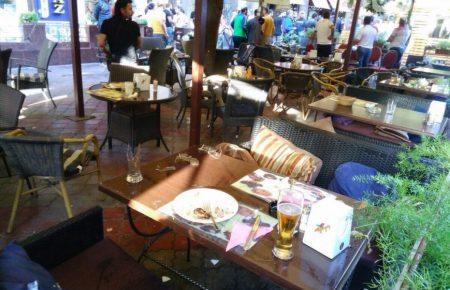 З’явилися кадри нападу «ультрас» на турецький ресторан в Одесі — відео