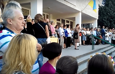 Львівська чиновниця вибачилась за виступ перед школярами російською — відео