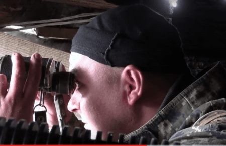 «Бувають дні спокійні. Бойовики підвозять техніку і людей», — боєць, відео