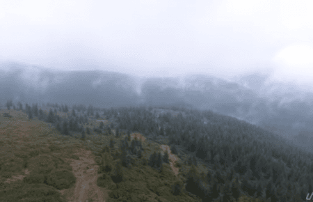 Як виглядає найвища гора України з висоти — відео