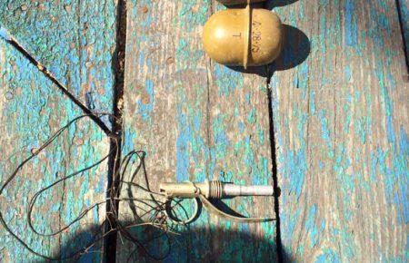 На даху багатоповерхівки на Донеччині невідомі встановили розтяжки