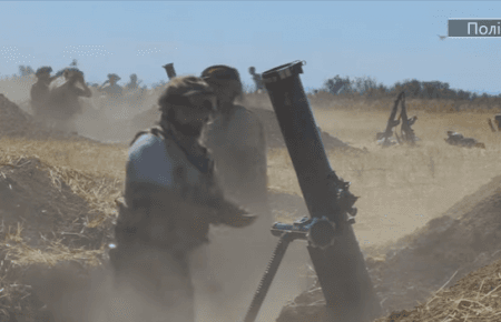 Як бійці "Азову" тренуються стріляти з мінометів — відео