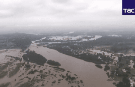 У Росії селище йде під воду - відео