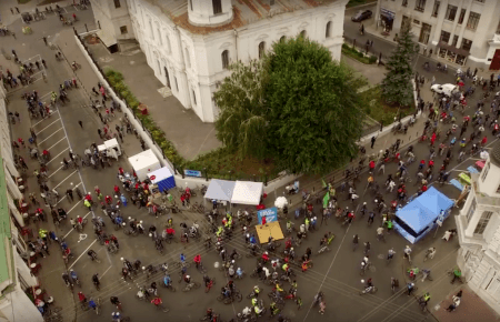 Велодень у Харкові зазняли з висоти пташиного польоту — відео