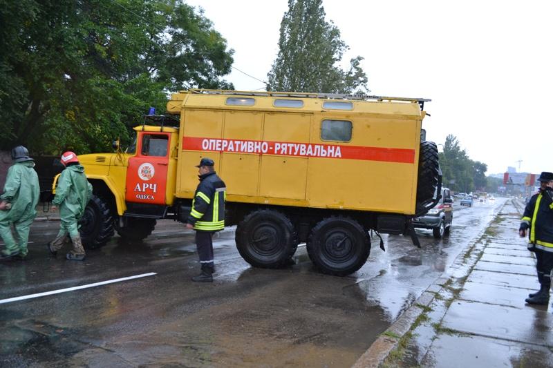 Злива не вщухає: через негоду в Одесі знеструмлено 24 населених пункта — відео