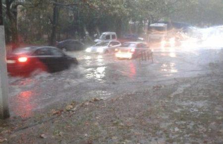 Потоп в Одесі: місто скували 10-бальні затори — відео, фоторепортаж