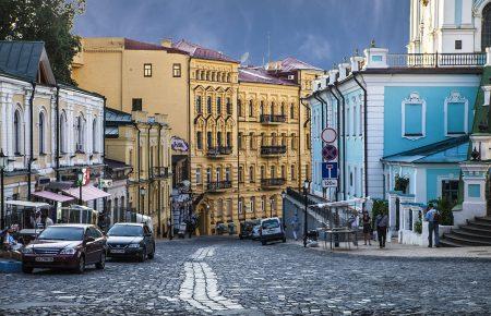 На Андріївському узвозі рятувальники витягли з пожежі дітей