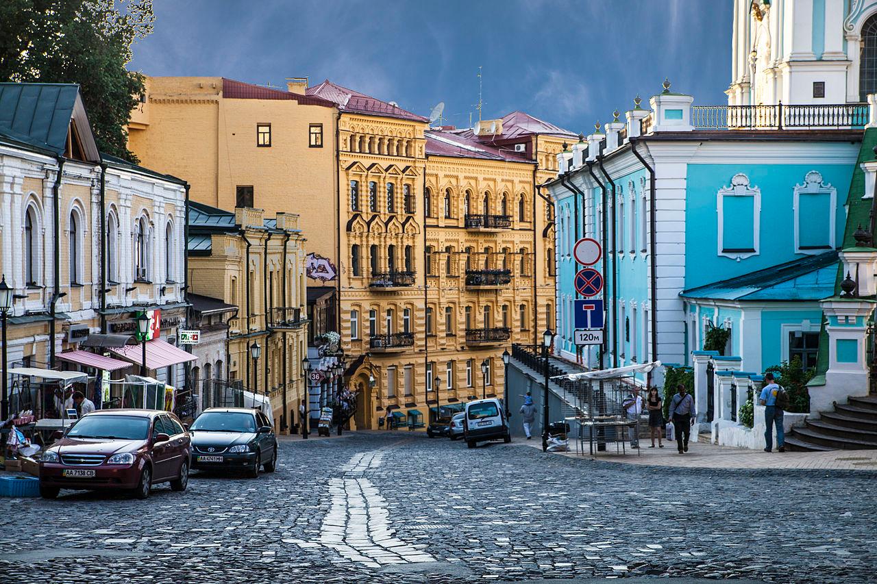 На Андріївському узвозі рятувальники витягли з пожежі дітей