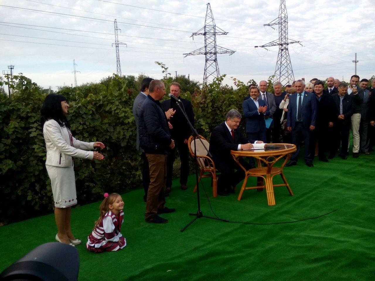 Порошенко підписав закон, що підтримує виноробів