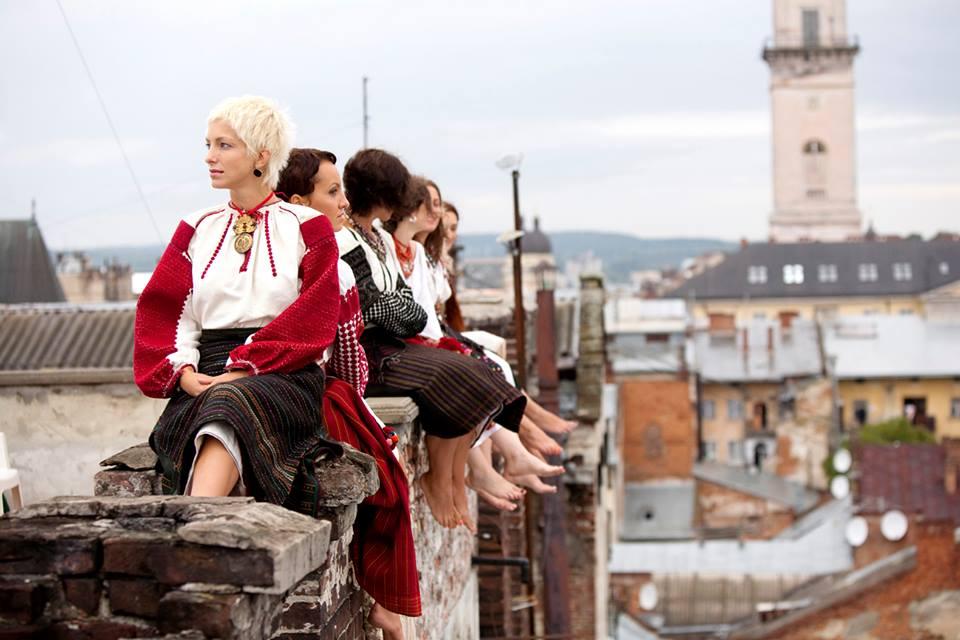 Село цурається, а Vogue публікує українські вишиванки, — журналістка