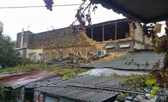 В Одесі під завалами будинку загинув 21-річний хлопець — фото