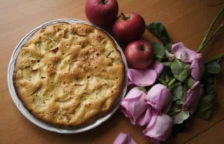 Смачна країна. Шарлотка зі сливами