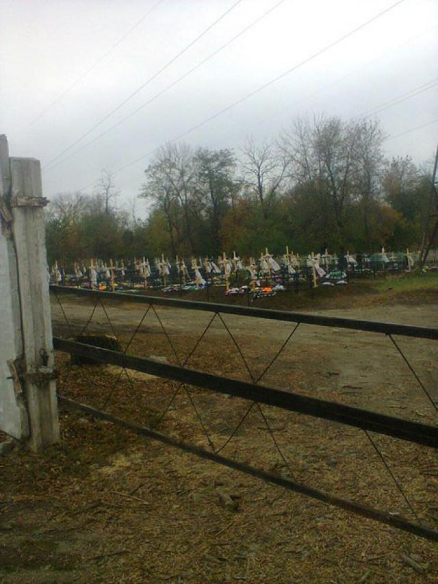 В "ДНР" збільшуються цвинтарі, де ховають бойовиків — соцмережі, фото