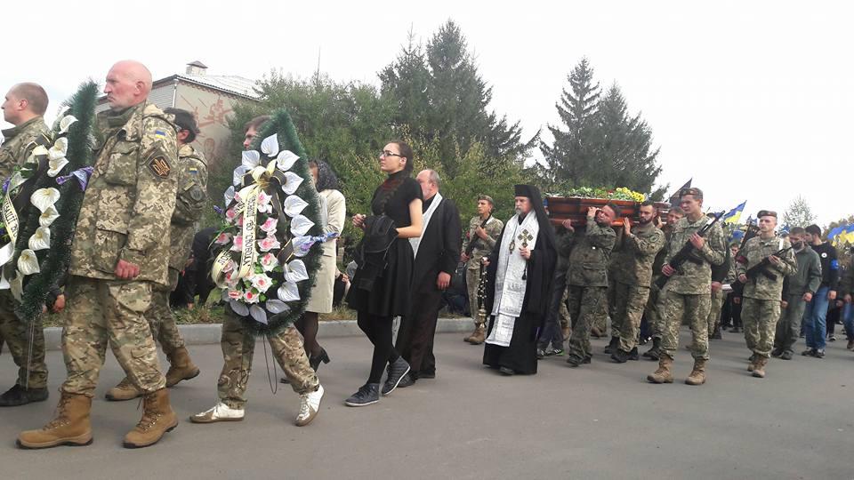 Як прощалися з офіцером Мирославом Мислою — фото