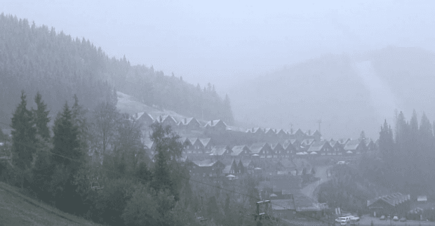 Карпати засипає снігом — фоторепортаж, відео