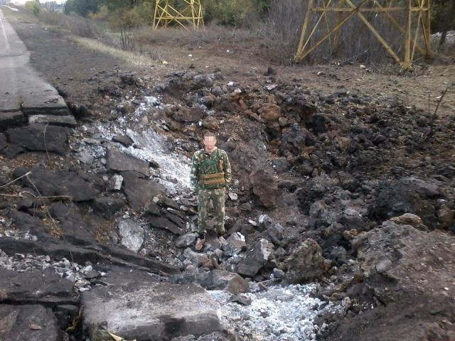 На місці вибуху КамАЗу з боєприпасами в Макіївці урва в людський зріст — фото