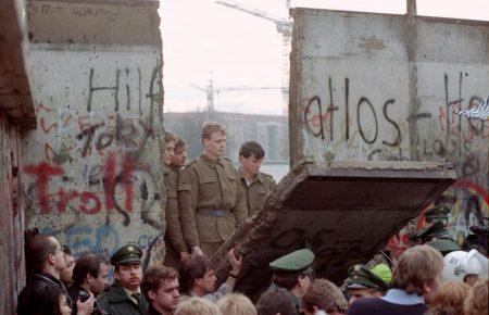 27 років тому відбулося падіння Берлінської стіни — як це було — відео