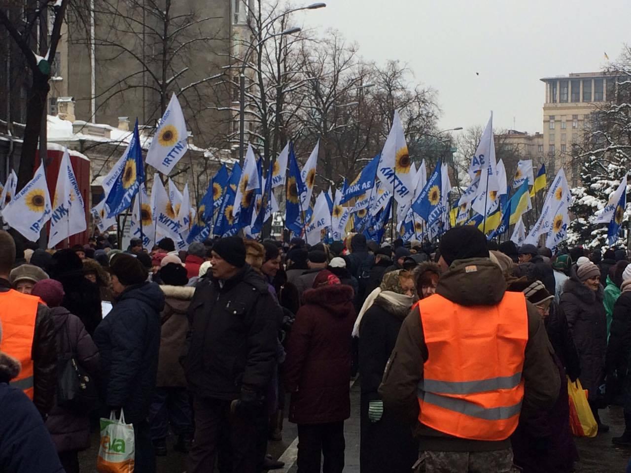 Другий день масових акцій в Києві зібрав більше тисячі людей — фото