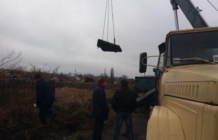 На Донеччині розібрали тротуар, бо "люди ним не ходили"