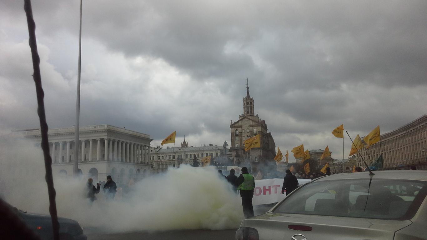 На Майдані пікетували вкладники банку "Михайлівський" - фото, відео