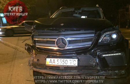 У Києві на вулиці Борщагівській масштабне ДТП: є постраждалі - відео